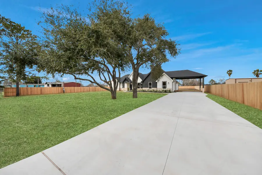 5811 County Road 675b, Rosharon, TX 77583 - #3