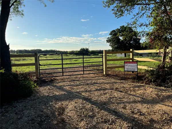 1018 Red Town Rd, Elgin, TX 78621