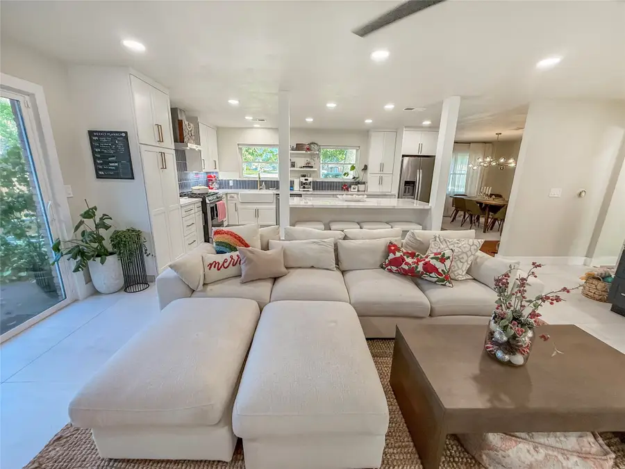 202 Pine Street, Lake Jackson, TX 77566 - Image #3