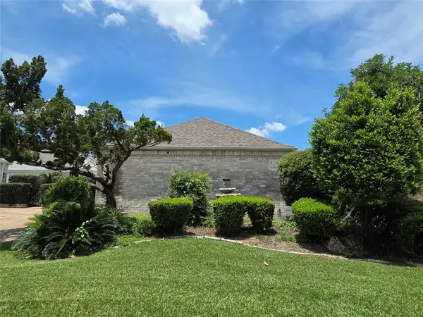 2621 Country Club Boulevard, Sugar Land, TX 77478
