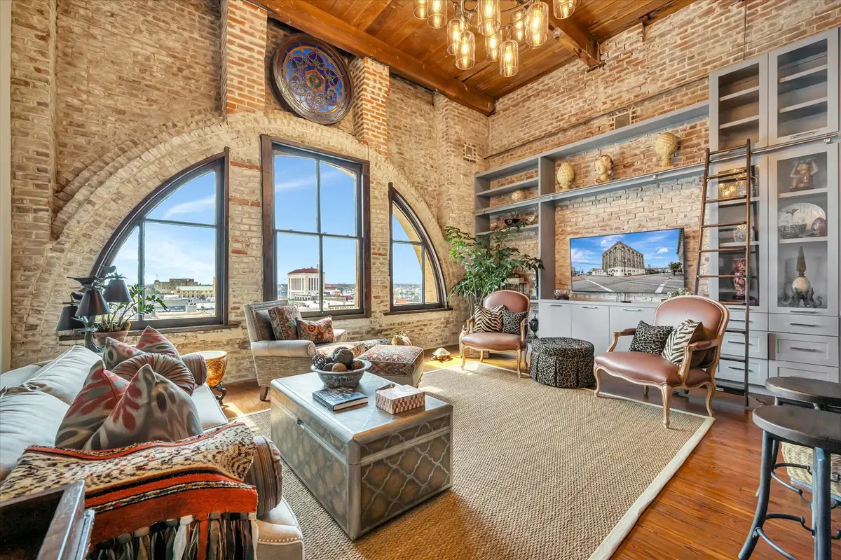 2400 Mechanic Street, Galveston, TX 77550 - #1