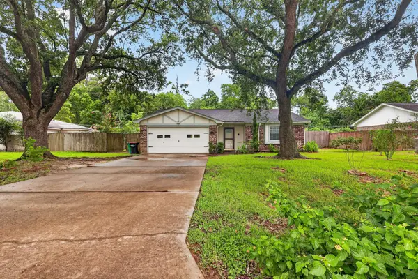 9915 Forest Hollow Drive, Baytown, TX 77521