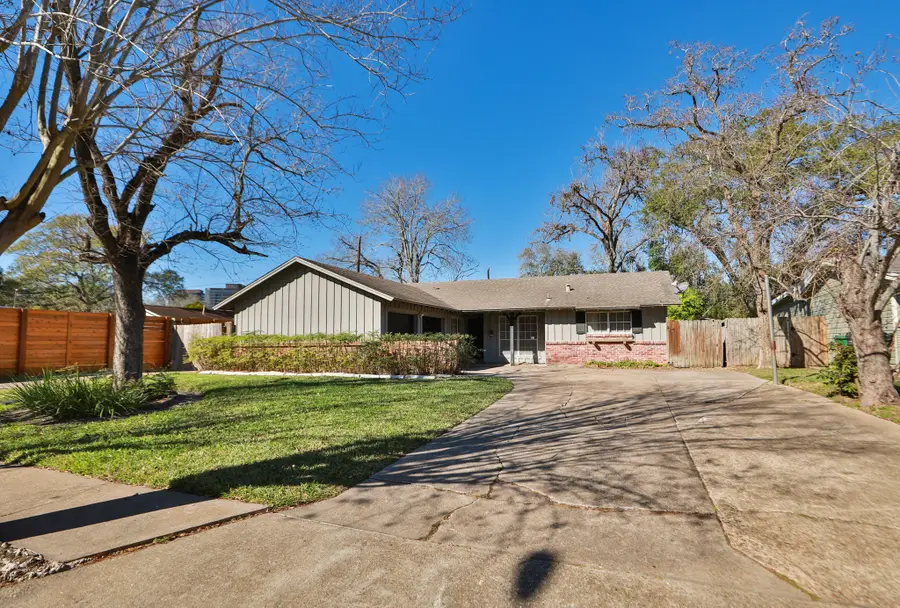 7158 Sharpview Drive, Houston, TX 77074 - Image #2