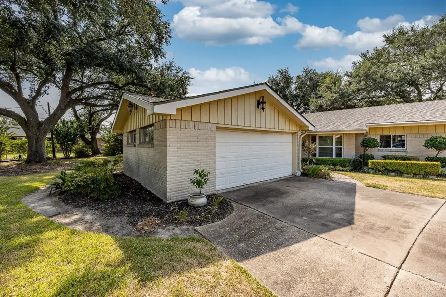 803 Sharon Lane, Baytown, TX 77521 - #2