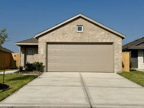 9214 Bright Birdie Lane, Baytown, TX 77521