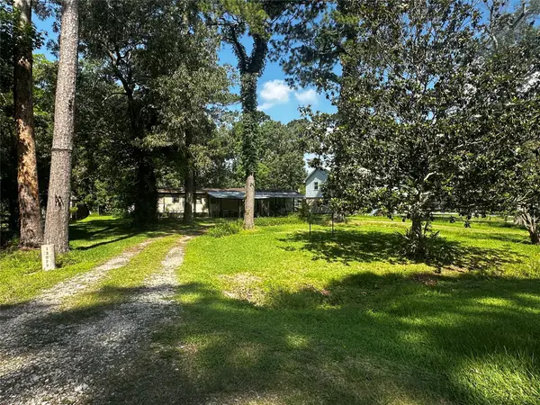 13023 Maplewood Lane, Old River Winfree, TX 77535