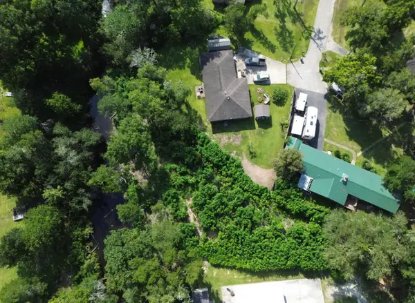 9230 Woodacres Dr, Hitchcock, TX 77563