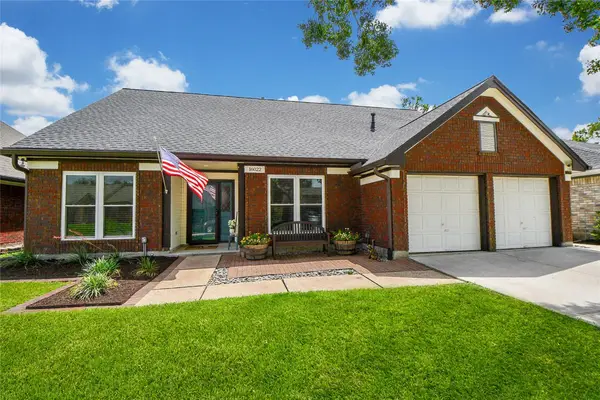 16022 Surrey Woods Drive, Friendswood, TX 77546