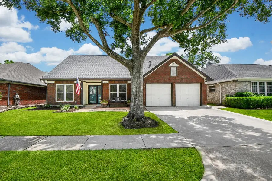 16022 Surrey Woods Drive, Friendswood, TX 77546 - #2