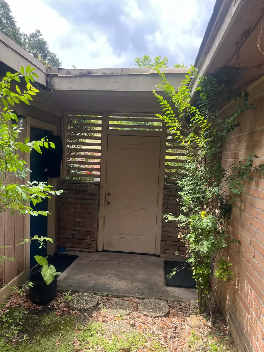 9610 Bob White Drive, Houston, TX 77096 - #2