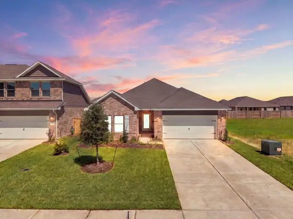 1911 Starlight Street, Angleton, TX 77515