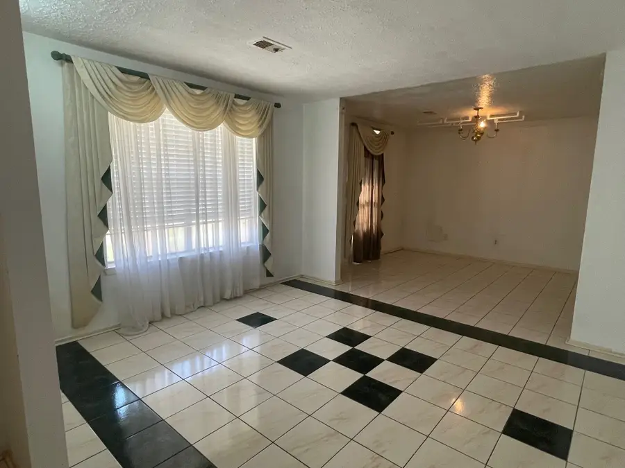 13130 Kingsmill Drive, Sugar Land, TX 77478 - #2