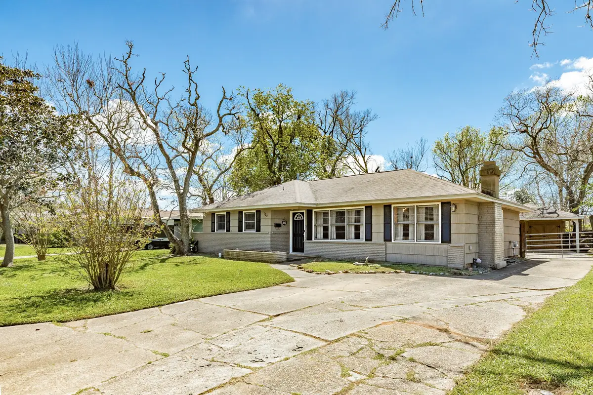 120 Palm Lane, Lake Jackson, TX 77566 - #1