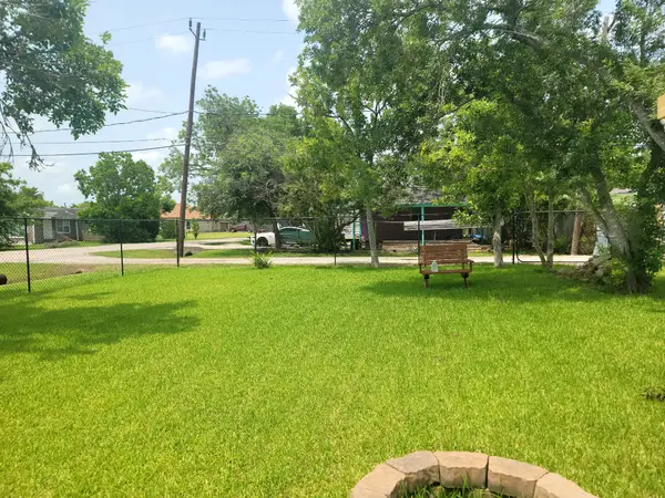 220 N Avenue B, Freeport, TX 77541