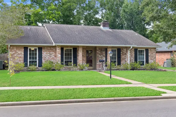 15214 Saint Cloud Drive, Houston, TX 77062