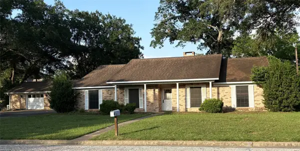 677 N Fowlkes Street, Sealy, TX 77474