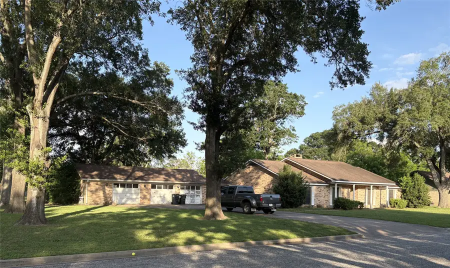 677 N Fowlkes Street, Sealy, TX 77474 - #3