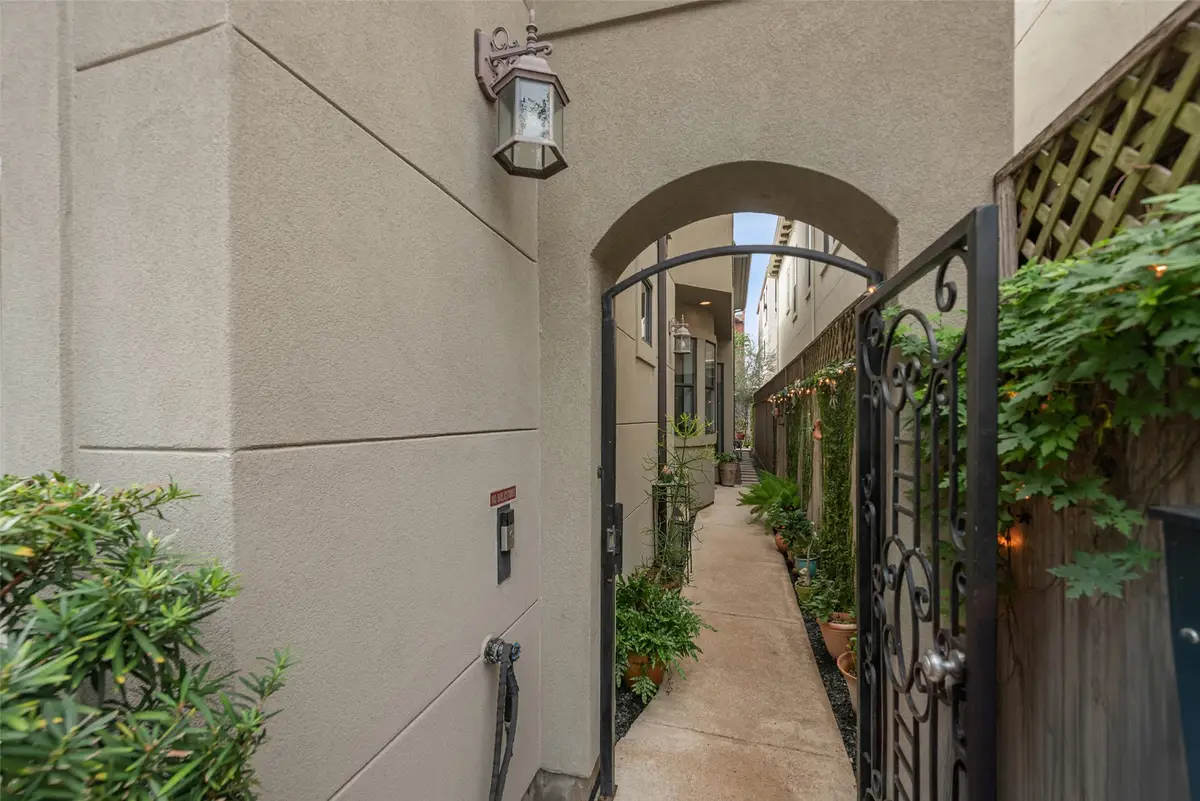 2026 Elmen Street, Houston, TX 77019 - #1