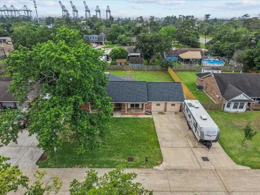 635 Meadowlawn St, La Porte, TX 77571 - #3