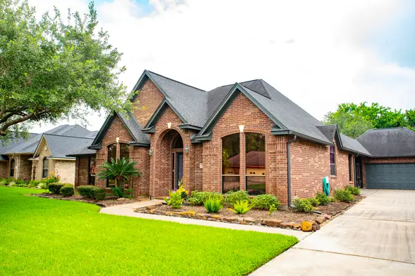 105 Indian Paintbrush, Lake Jackson, TX 77566