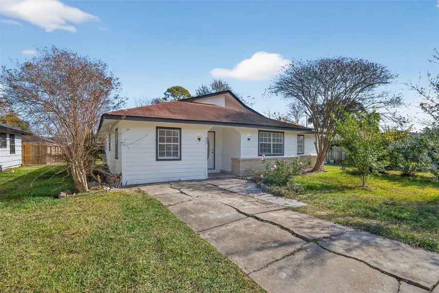 907 S 3rd Street, La Porte, TX 77571 - Image #2