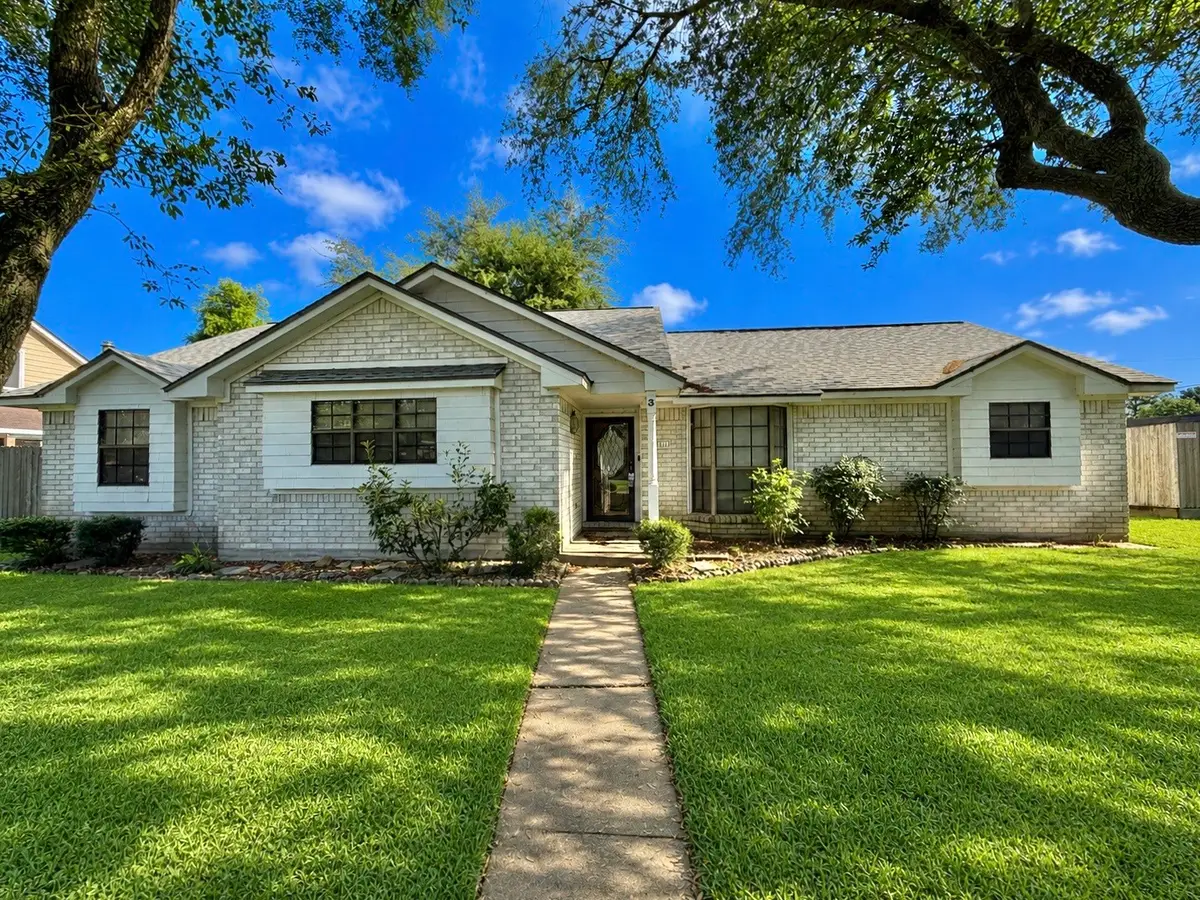 3 S Erik Drive, Angleton, TX 77515 - #1