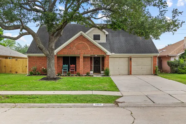2915 Bentley Court, Pearland, TX 77584