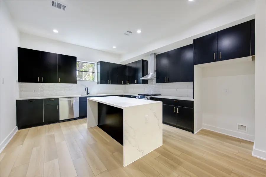 4531 Creekmont Drive, Houston, TX 77091 - #3