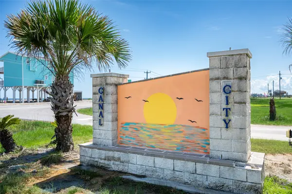 1464 Mabry Street, Gilchrist, TX 77617