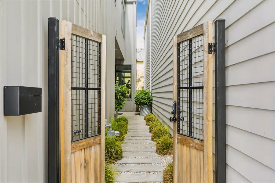 719 E 6th 1/2 Street, Houston, TX 77007 - #2