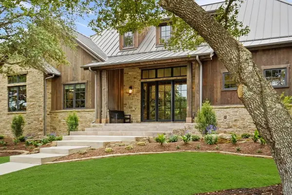 100 Bobwhite Lane, Columbus, TX 78934