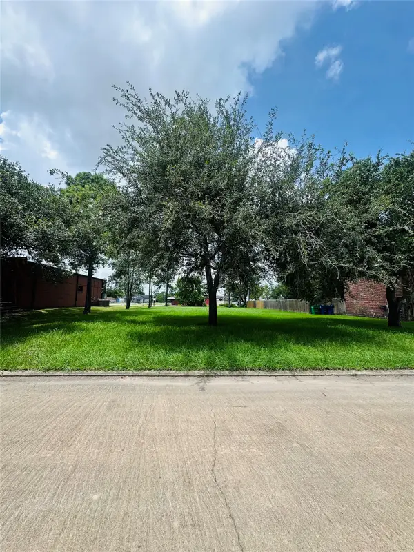 101 Knight Street, Angleton, TX 77515