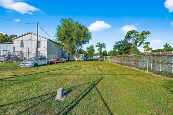8109 W Hardy Road, Houston, TX 77022