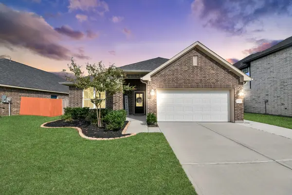 12119 Champions Forest Drive, Mont Belvieu, TX 77535