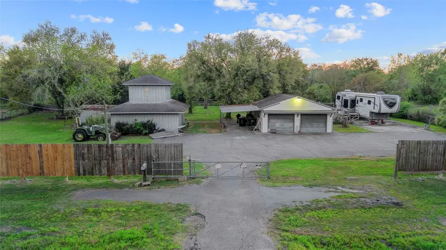 300 Mustang Road, Alvin, TX 77511 - #2