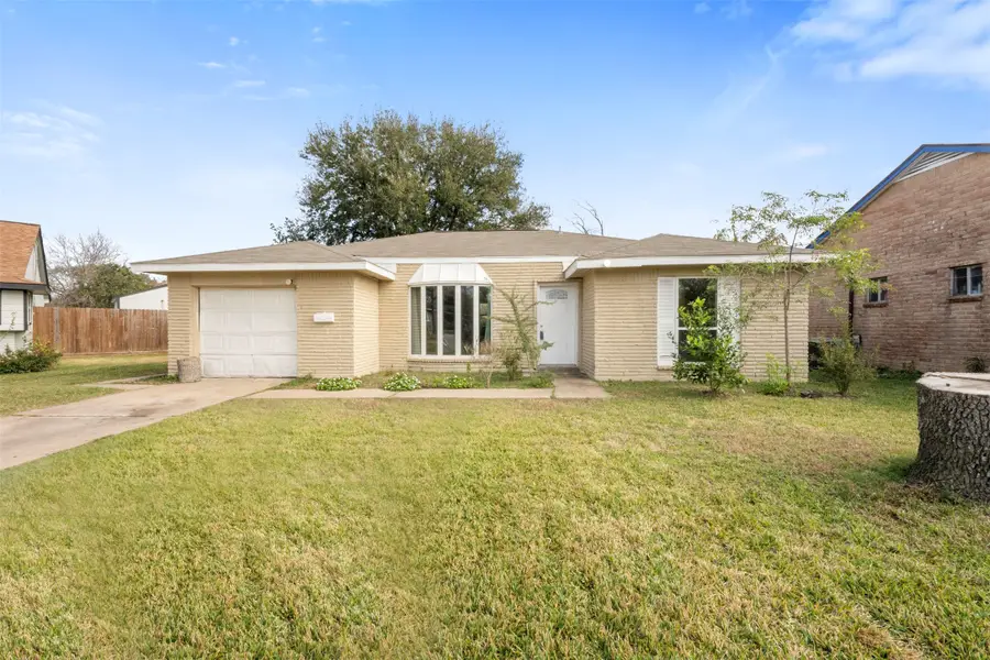 8611 Amblewood Drive, Houston, TX 77099 - Image #2