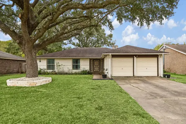 307 Brandywyne Drive, Friendswood, TX 77546