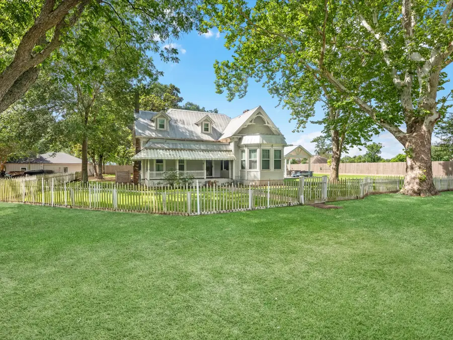 305 Hill Street, Sealy, TX 77474 - #2