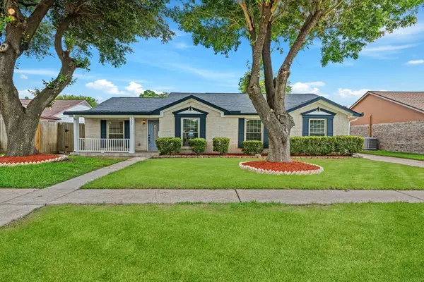 9227 Vickijohn Drive, Hockley, TX 77031