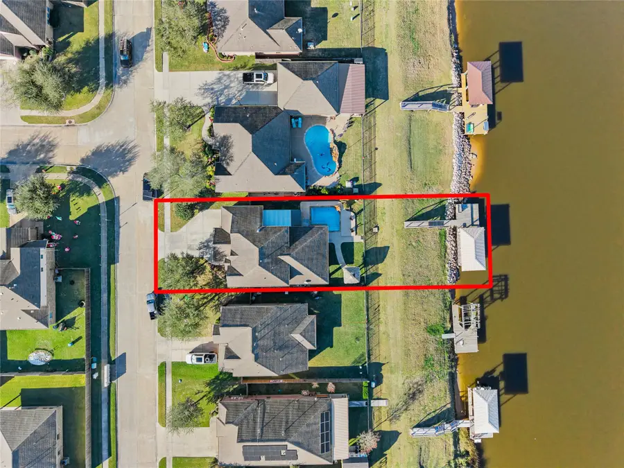 7027 Sunrise Drive, Hitchcock, TX 77563 - Image #2