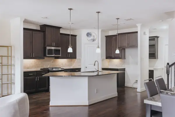 411 Via Regatta Drive, Webster, TX 77598