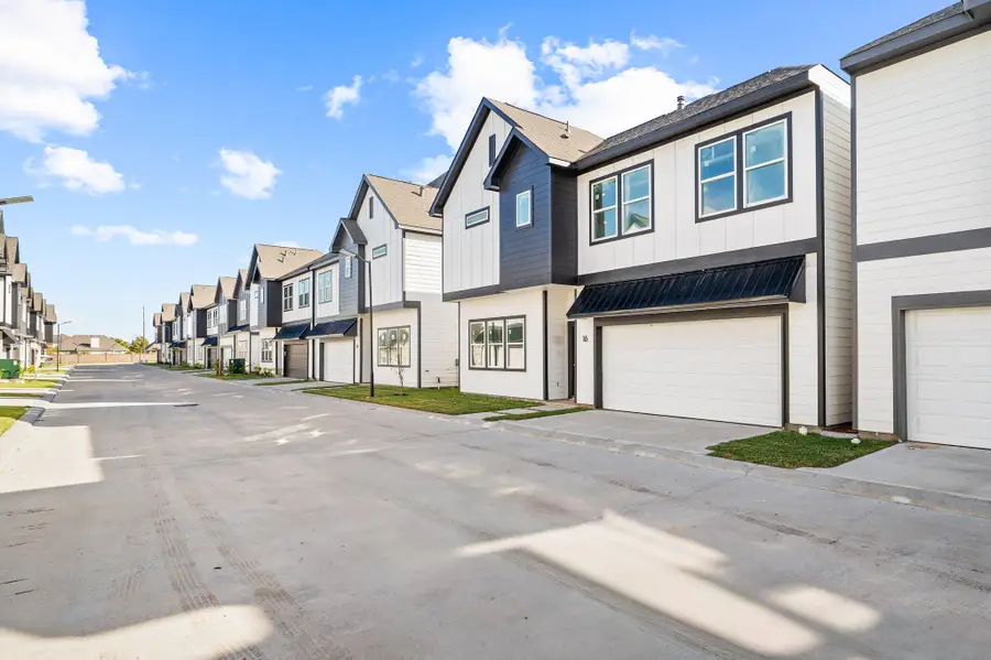 6702 Metro Blvd #16, Houston, TX 77083 - Image #2