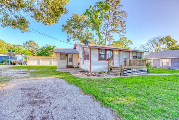 323 Lakeview Drive, Onalaska, TX 77360