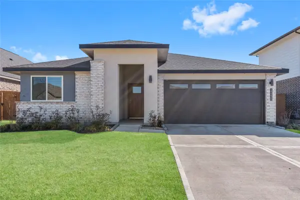 13220 Lago Acero Lane, Texas City, TX 77568