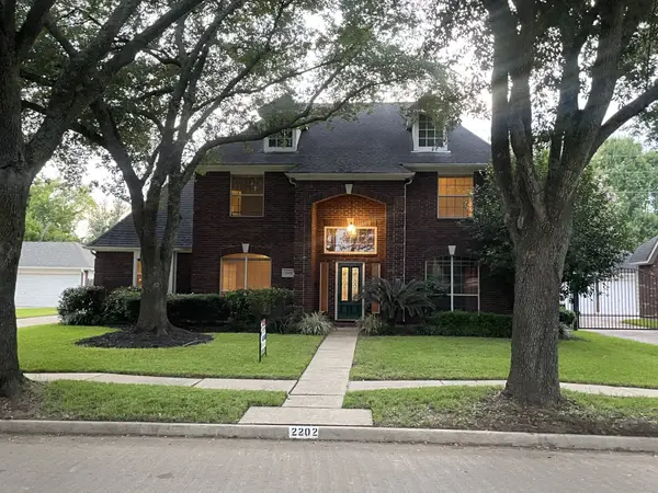 2202 Plantation Bend Drive, Sugar Land, TX 77478