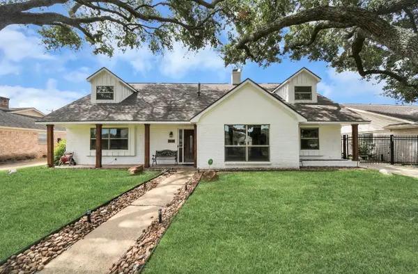 7631 Burning Hills Drive, Houston, TX 77071