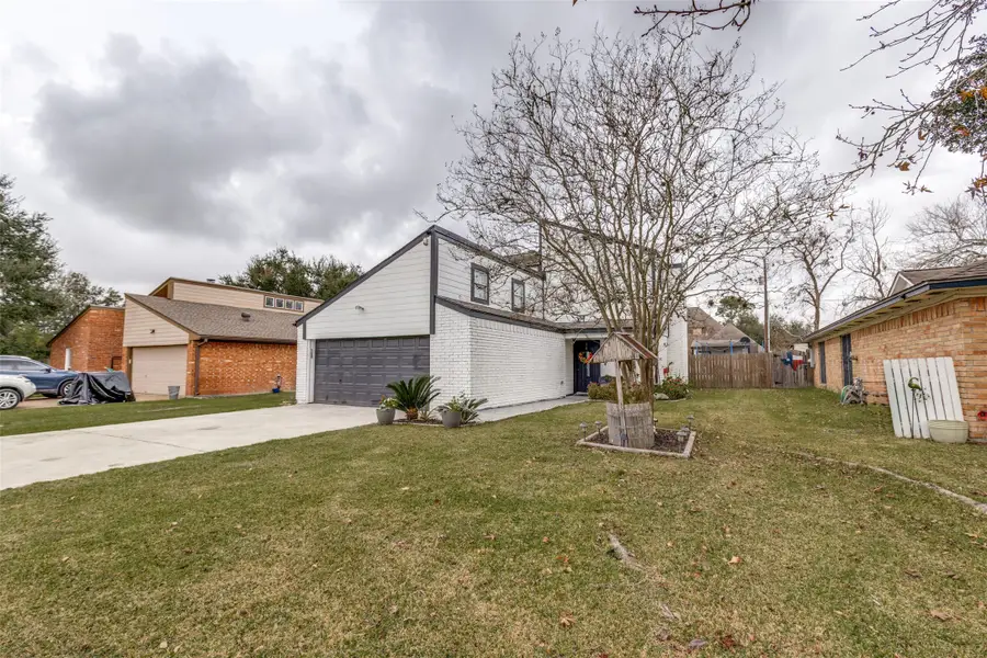 605 S Remington Drive, Angleton, TX 77515 - #2
