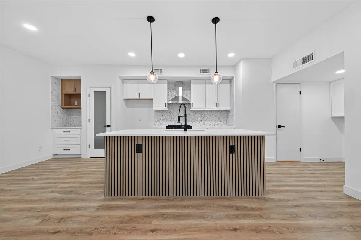 2123 Lake Village Drive, Houston, TX 77339 - Image #1