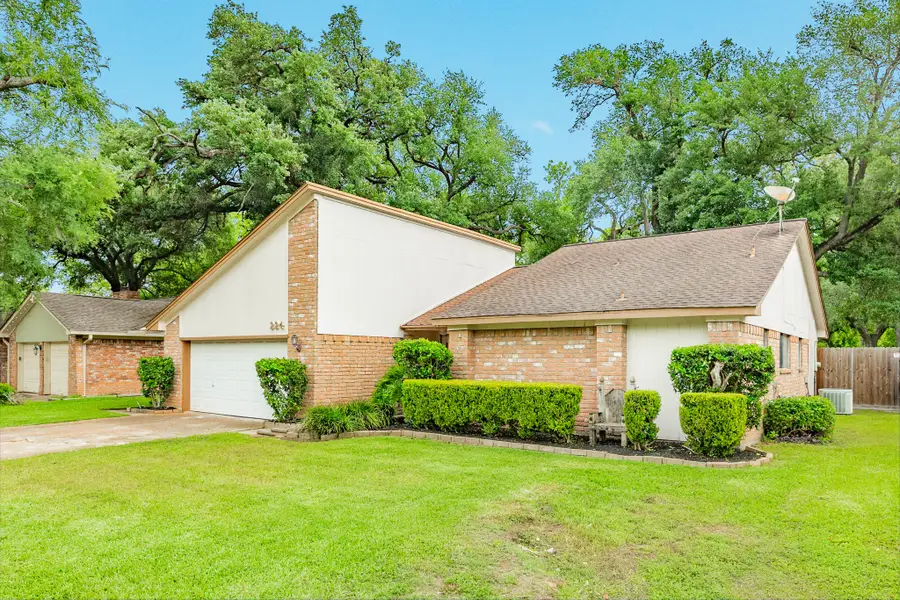 224 Banyan Street, Lake Jackson, TX 77566 - #2