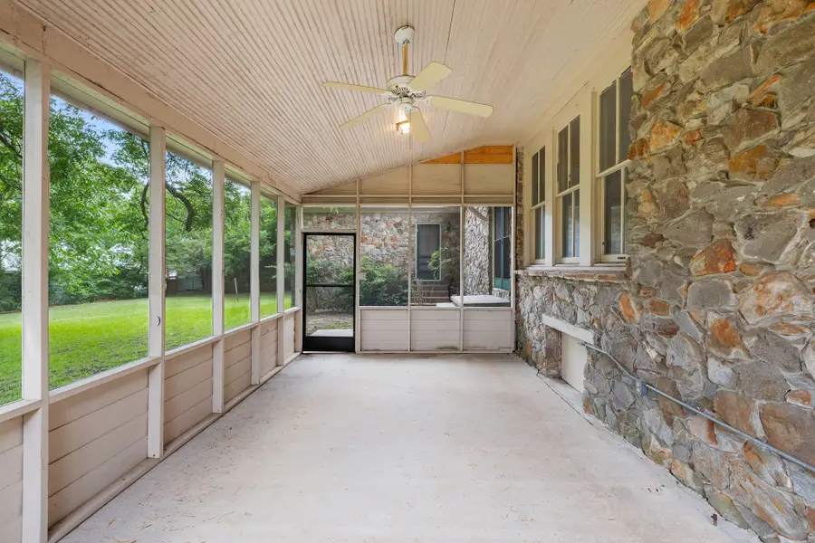 404 W Tom Green Street, Brenham, TX 77833 - #3